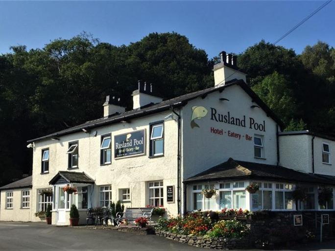 Rusland Pool Hotel Bouth Buitenkant foto